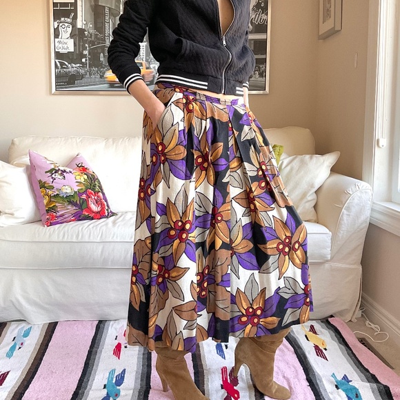 Dresses & Skirts - Oversized floral midi skirt